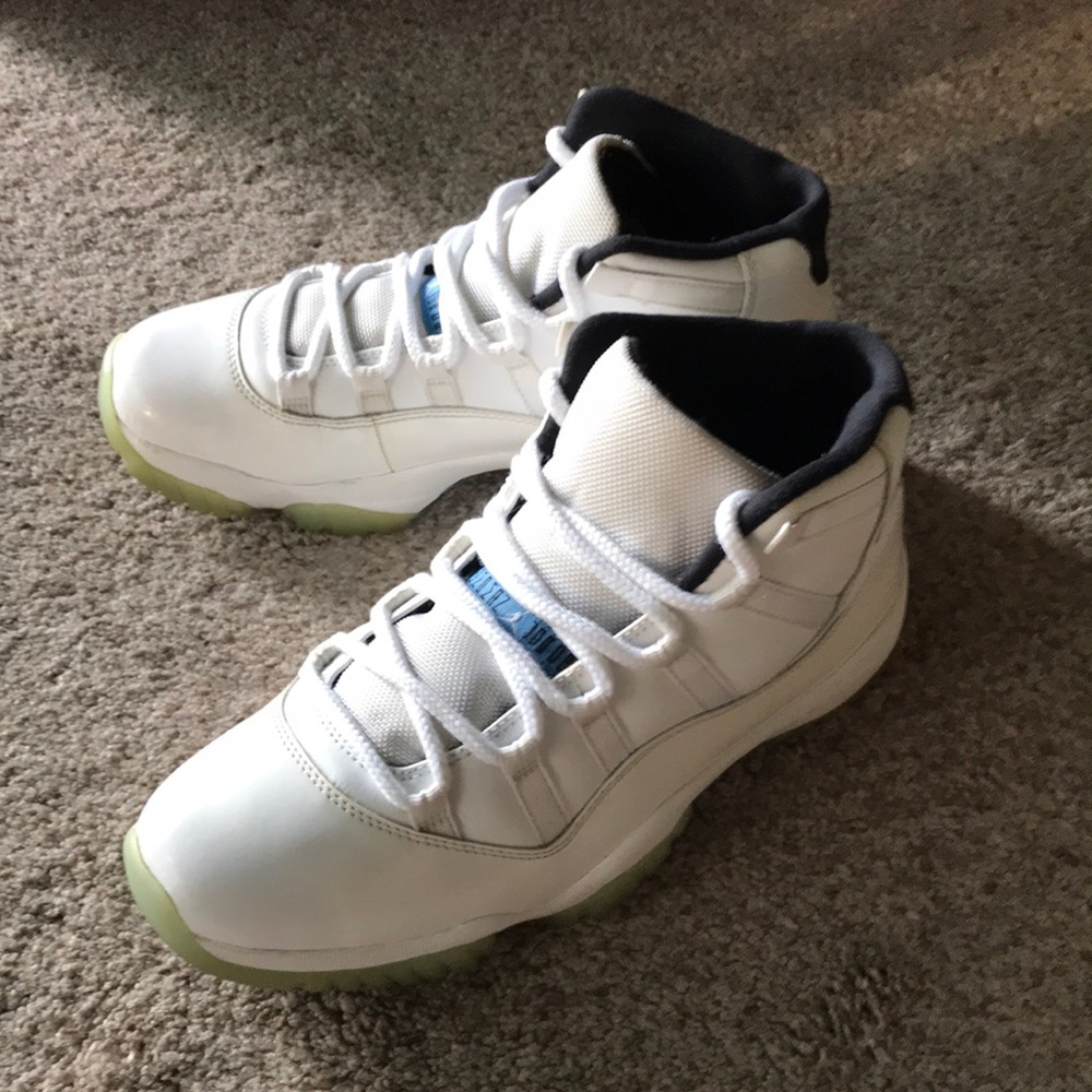 Air Jordan 11 Carolina